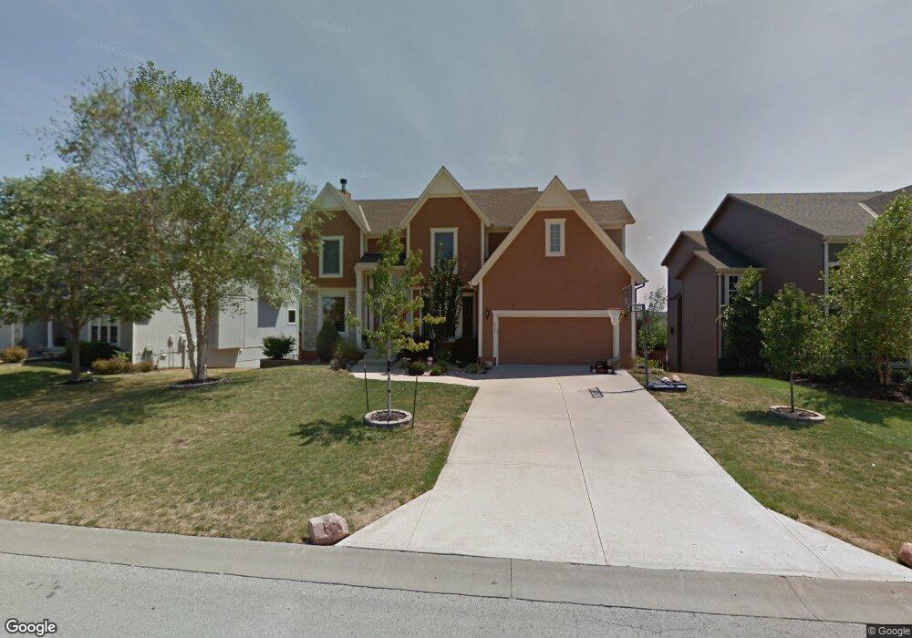 5717 Theden St, Shawnee, KS 66218 - photo 1