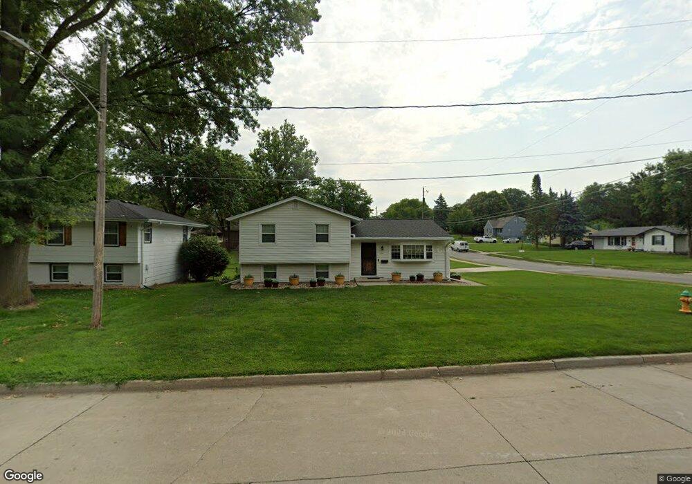 5439 SW 19th St, Des Moines, IA 50315 - photo 1