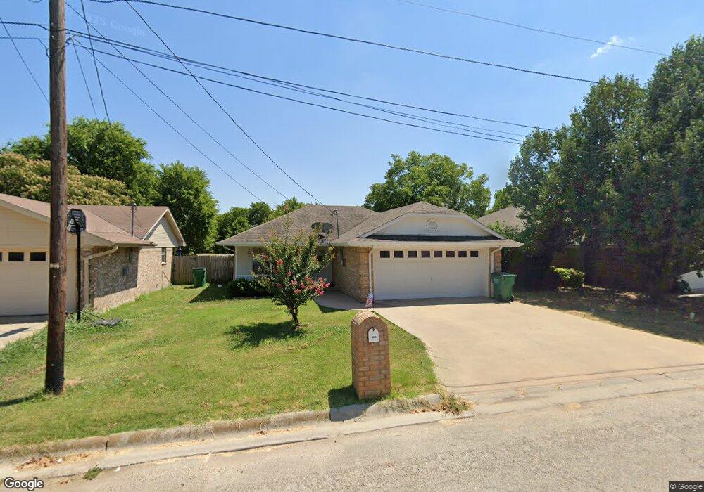 1016 Young St, Gainesville, TX 76240 - photo 1