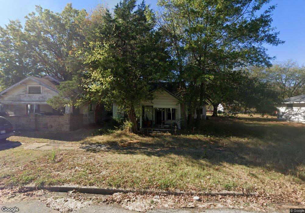 922 N Griffin Ave, Okmulgee, OK 74447 - photo 1