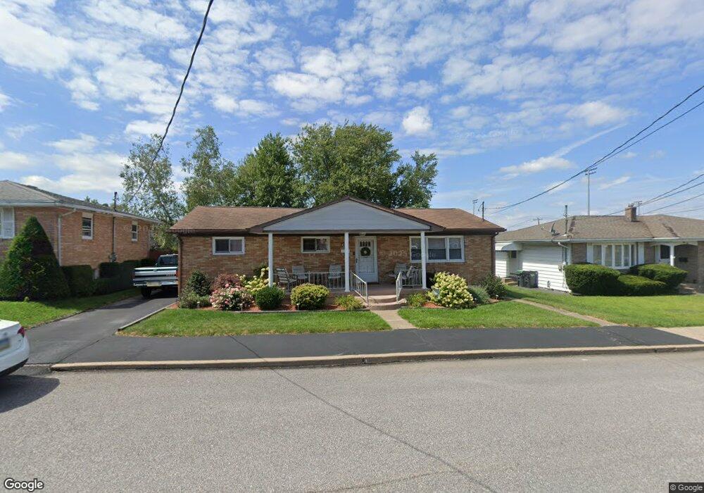 908 Roosevelt St, Hazleton, PA 18202 - photo 1