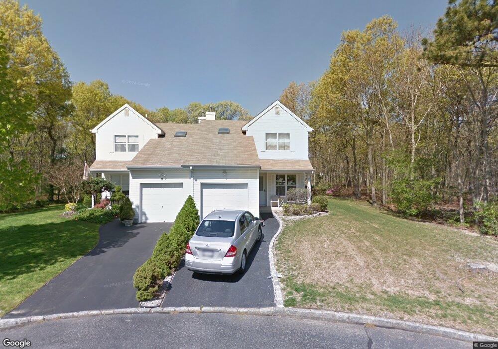 31 Lindsey Ct, Holtsville, NY 11742 - photo 1