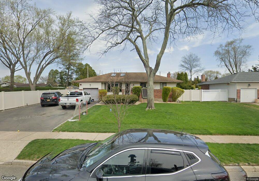 78 Hayrick Ln, ComMacK, NY 11725 - photo 1