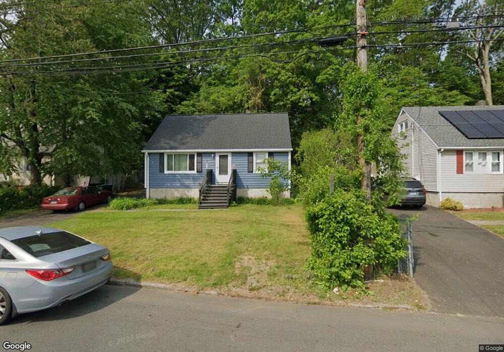 32 Sunshine Cir, Bridgeport, CT 06606 - photo 1