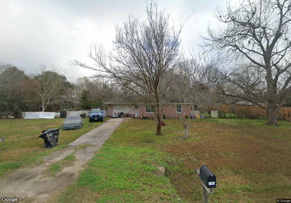 2484 Stadium Dr, Alvin, TX 77511 - photo 1