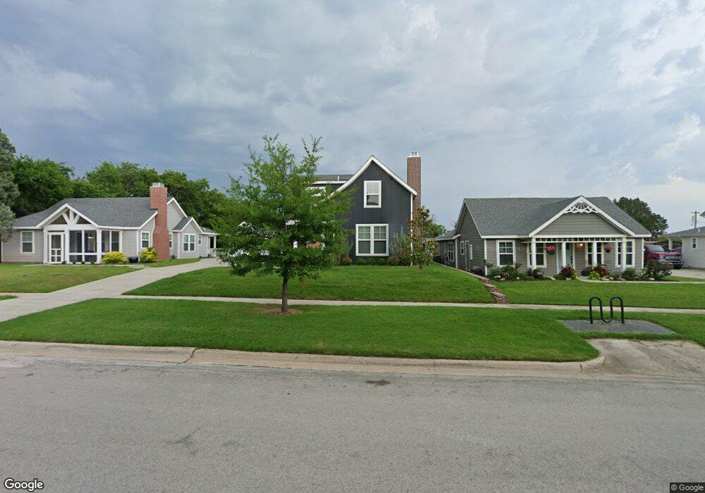 811 McLish St, Ardmore, OK 73401 - photo 1