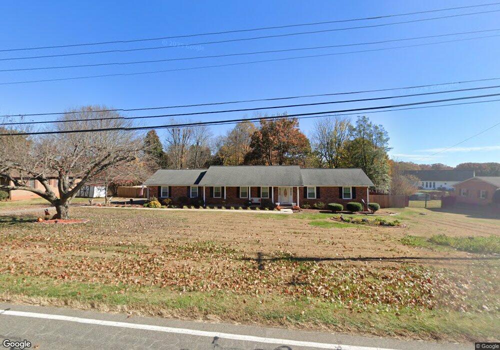416 N Greenbriar Rd, Statesville, NC 28625 - photo 1