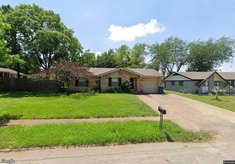 2703 Woodlawn Dr, Ennis, TX 75119 - photo 1