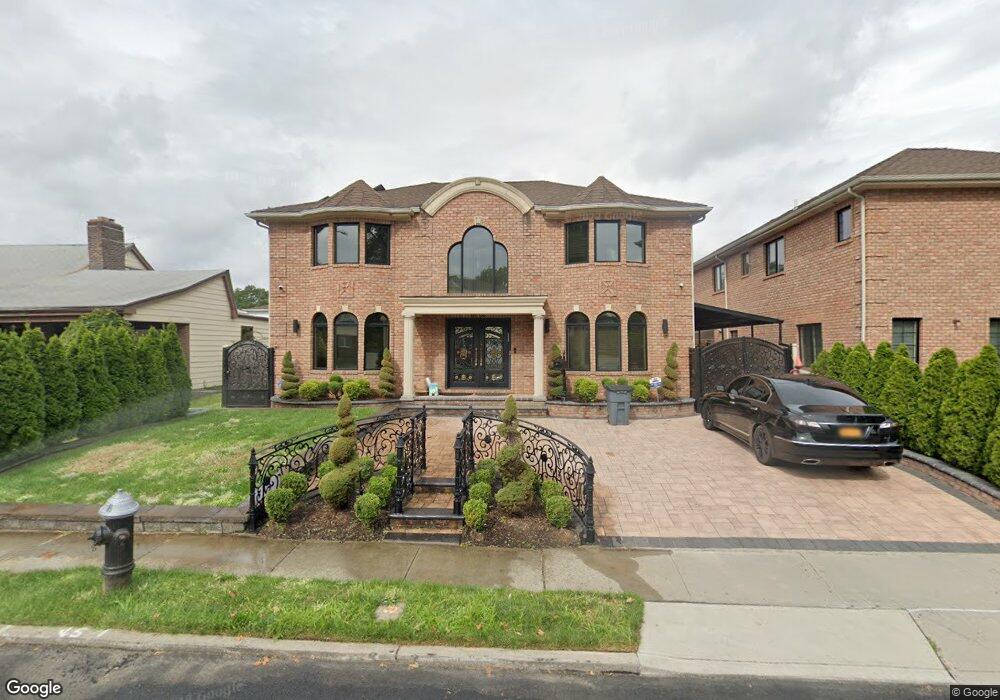 6706 179th St, Fresh Meadows, NY 11365 - photo 1