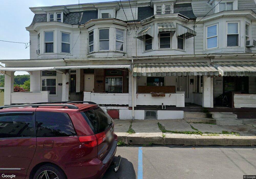 300 1/2 W Spruce St, Tamaqua, PA 18252 - photo 1