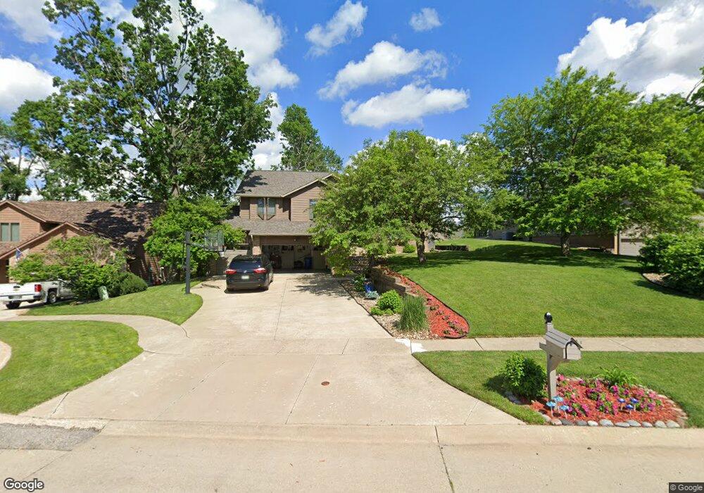 1915 Greentree Ct NW, Cedar Rapids, IA 52405 - photo 1