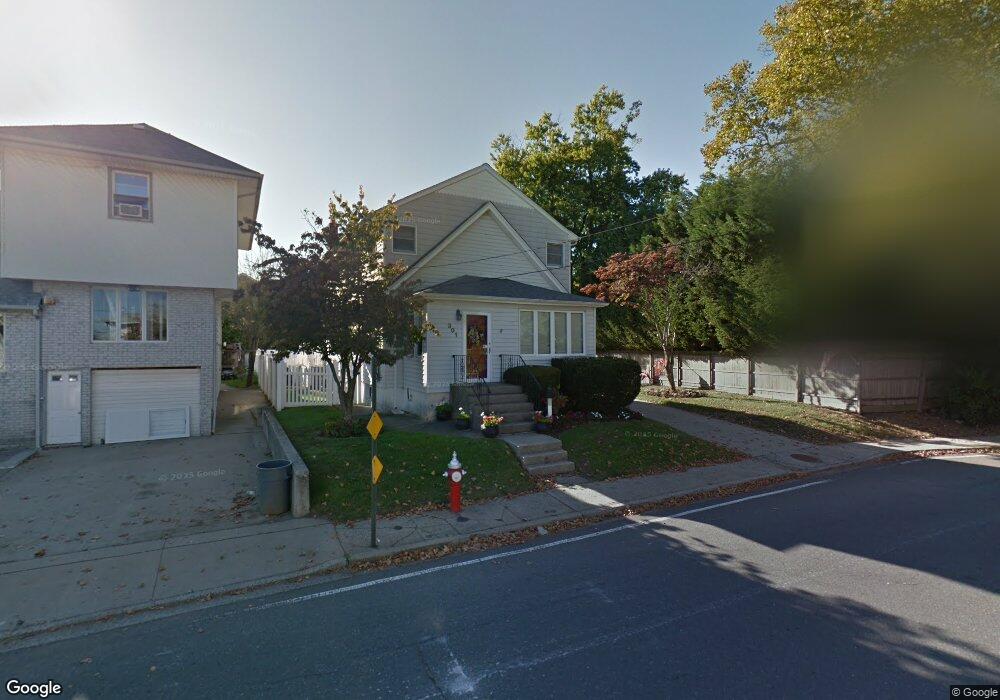 301 Plain Ct, Franklin Square, NY 11010 - photo 1