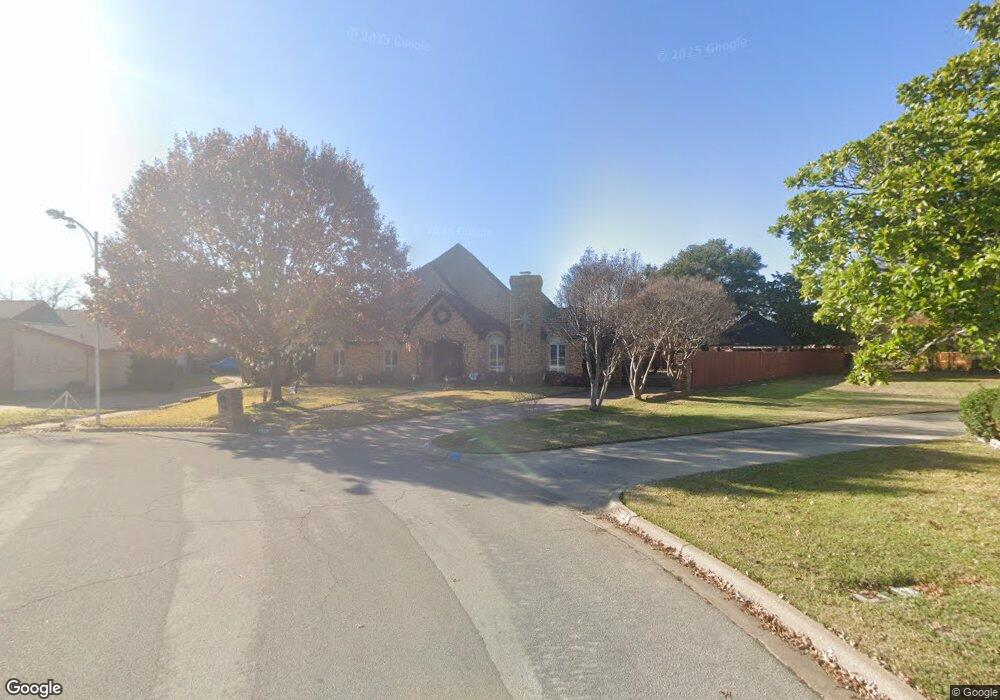 112 Shady Lake Ct, Hurst, TX 76054 - photo 1