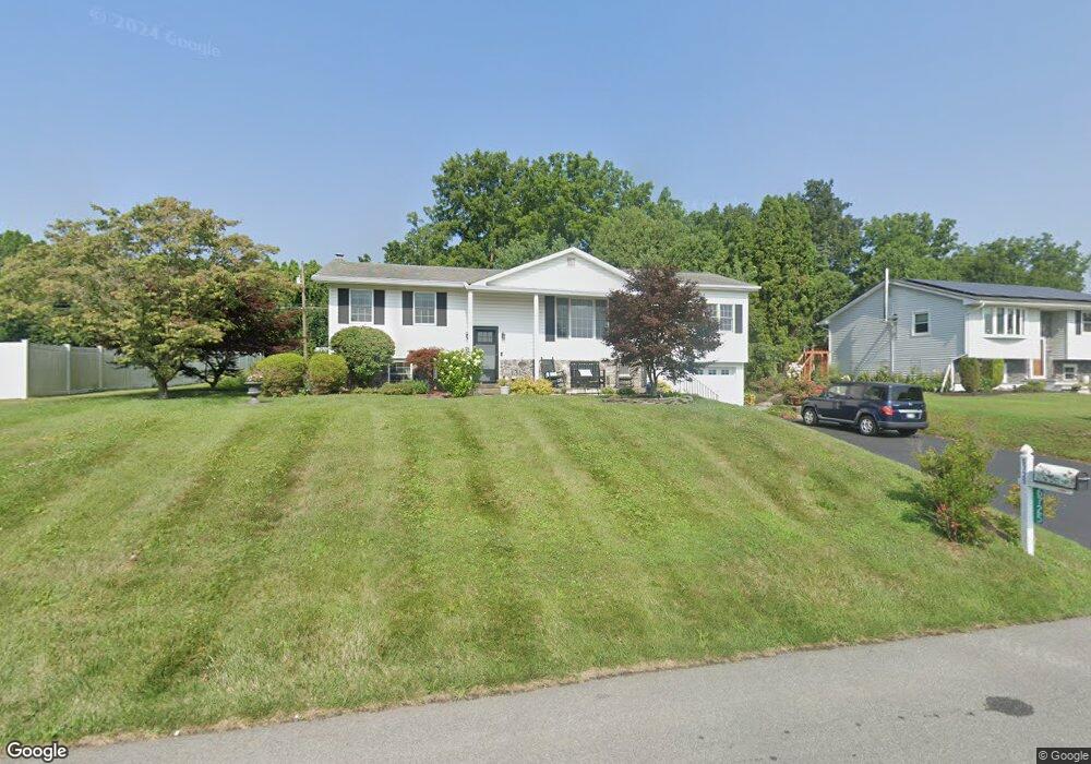6725 Apache Ln, Bethlehem, PA 18017 - photo 1