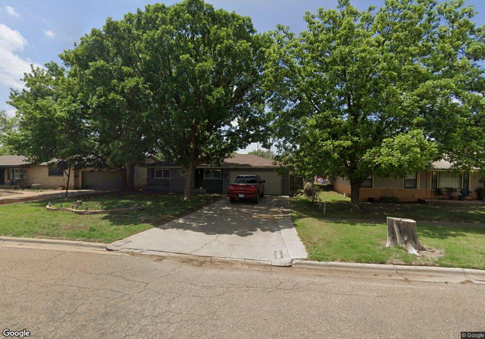 1009 Zephyr St, Plainview, TX 79072 - photo 1