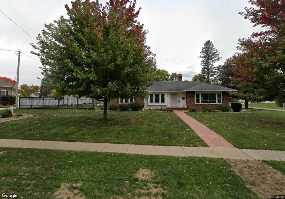 611 S 5th Ave W, Newton, IA 50208 - photo 1