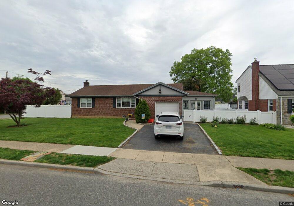 207 Roxbury Rd S, Garden City, NY 11530 - photo 1