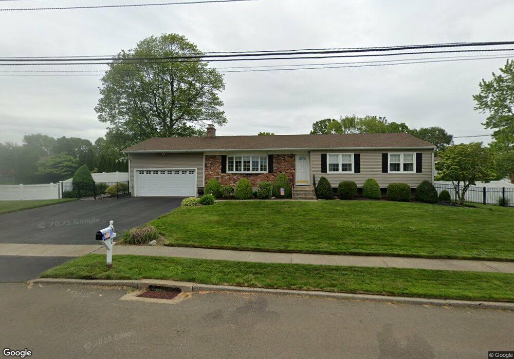 7 Bridle Path Ln, West Haven, CT 06516 - photo 1