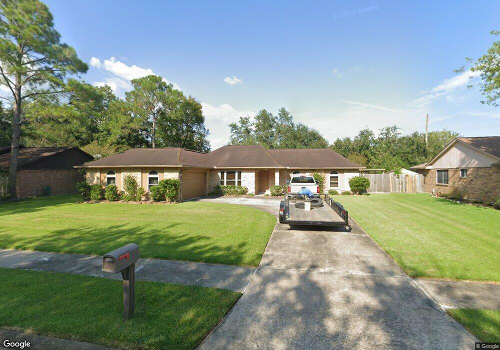 1010 Lost River Dr, Friendswood, TX 77546 - photo 1