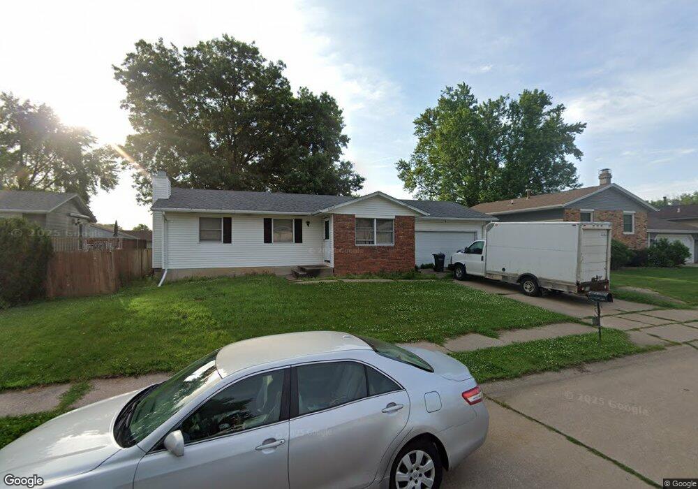 6527 Kelling St, Davenport, IA 52806 - photo 1
