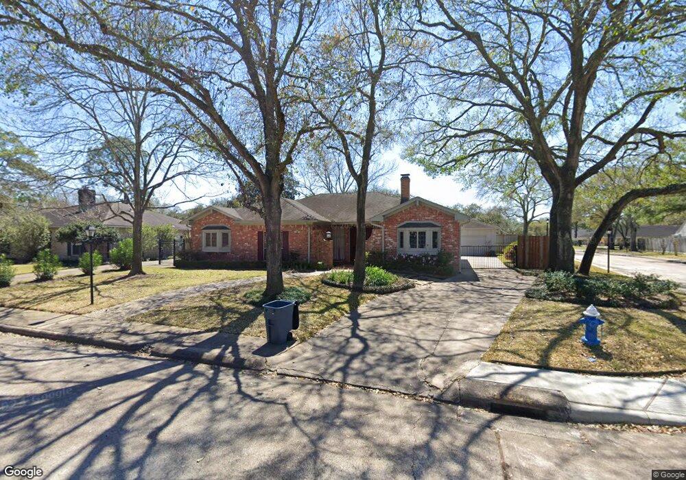 10123 Inwood Dr, Houston, TX 77042 - photo 1