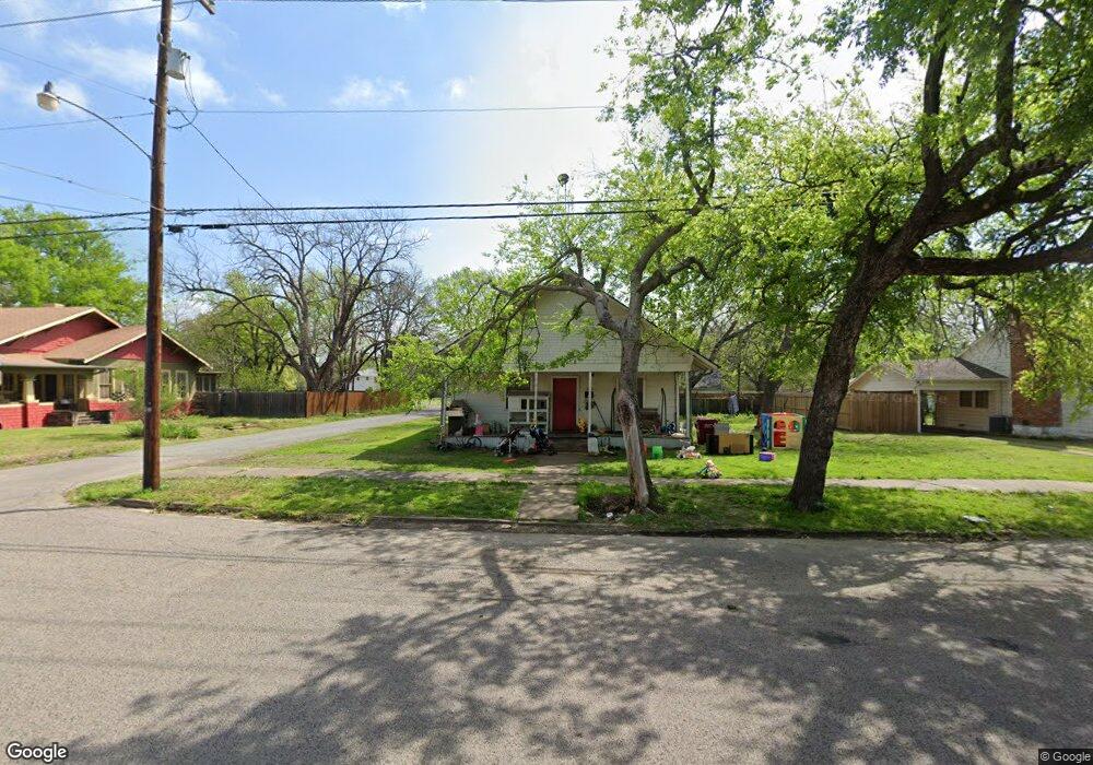 620 Chestnut St, Bonham, TX 75418 - photo 1