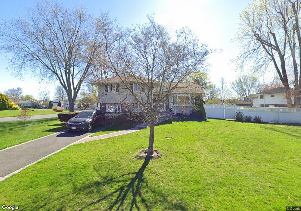 1 Fern Dr, ComMacK, NY 11725 - photo 1