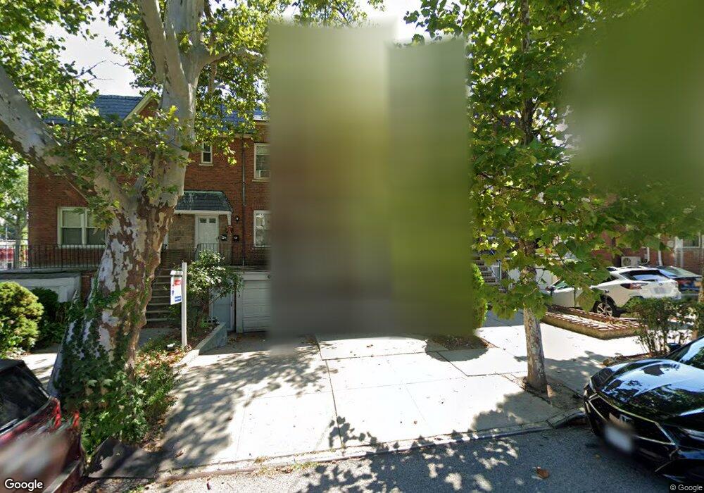 32-15 Utopia Pkwy unit 1, Flushing, NY 11358 - photo 1