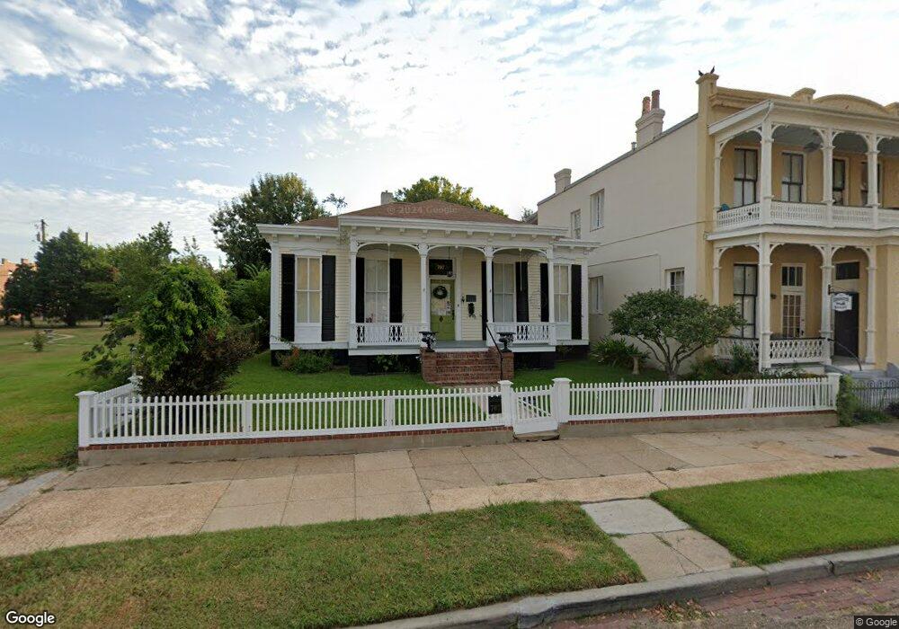 745 Main St, Natchez, MS 39120 - photo 1