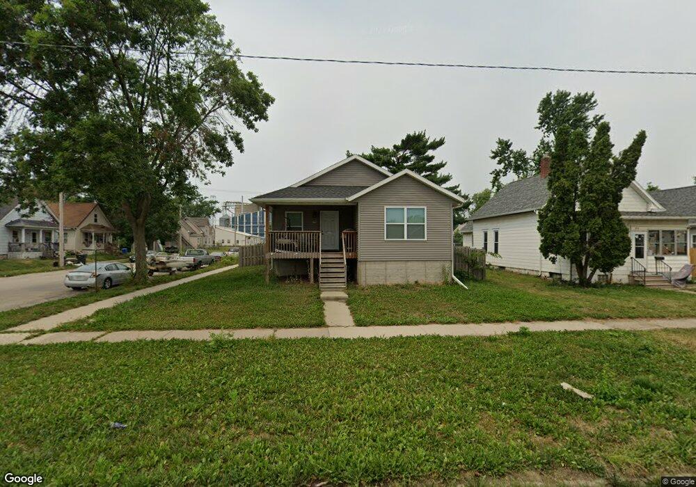 922 9th St SW, Cedar Rapids, IA 52404 - photo 1