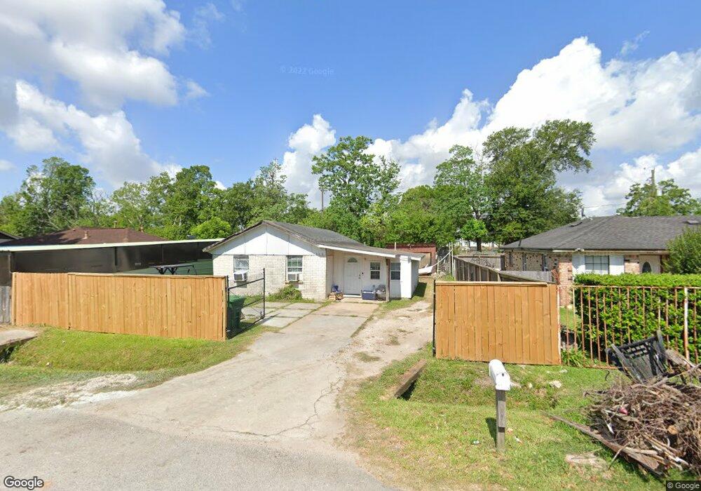 7023 Sunnyhill St, Houston, TX 77088 - photo 1