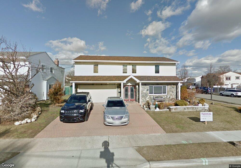 135 Jeffery Ln, Oceanside, NY 11572 - photo 1