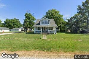 201 E Willow St, Sorento, IL 62086