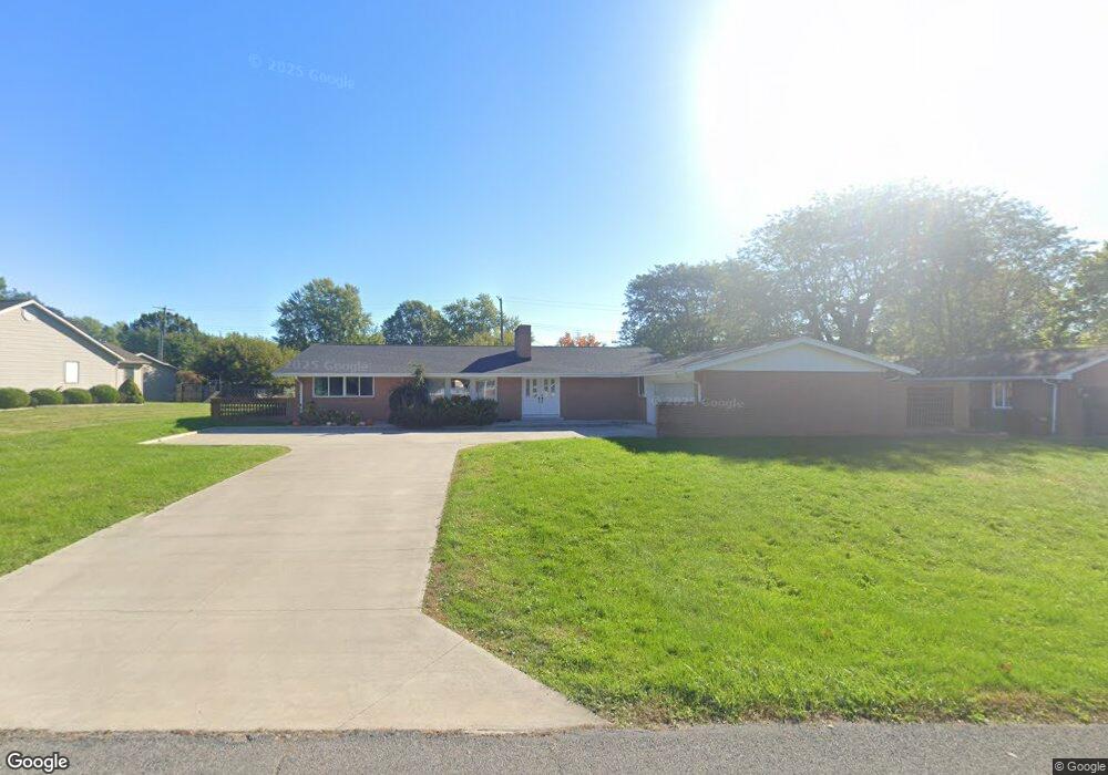 1571 Putters Ln, Lima, OH 45805 - photo 1