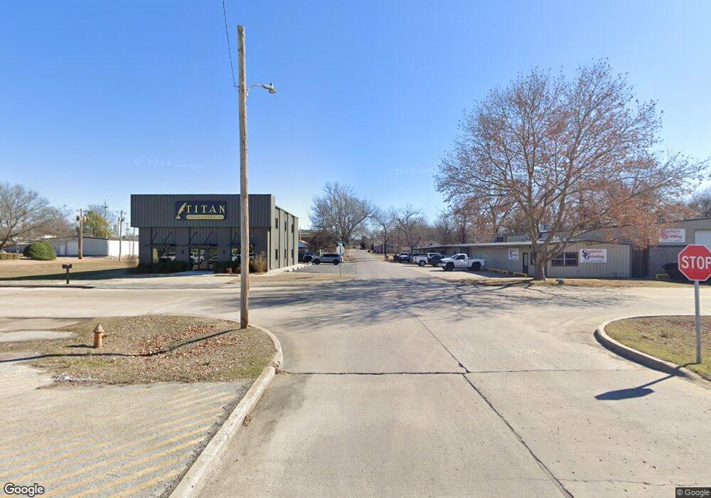 516 W Claremore St, Claremore, OK 74017 - photo 1