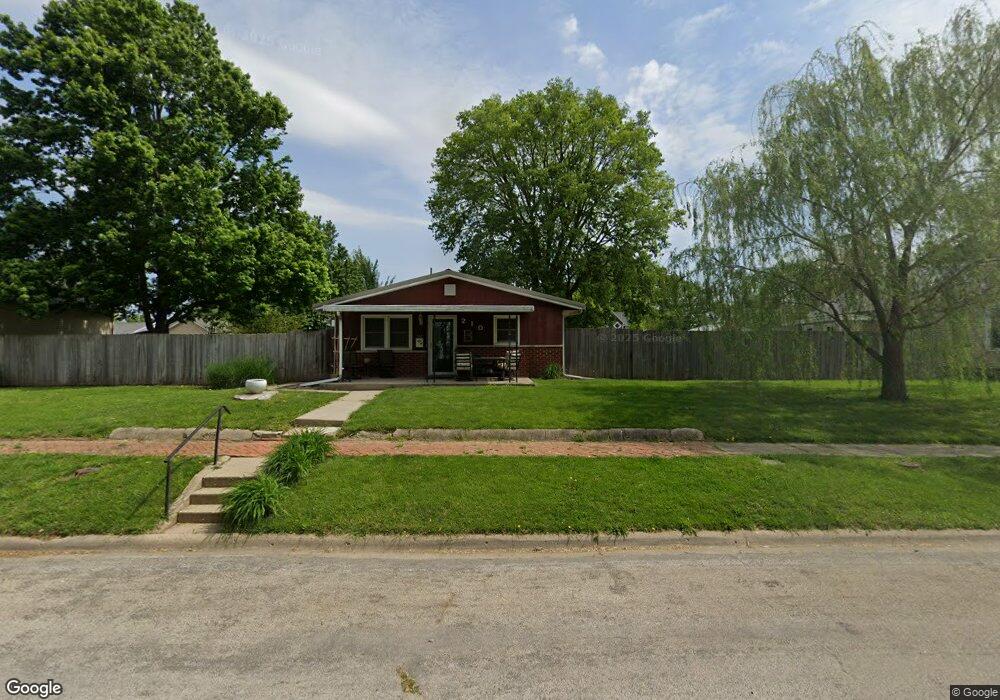210 Willard Ave, Lincoln, IL 62656 - photo 1
