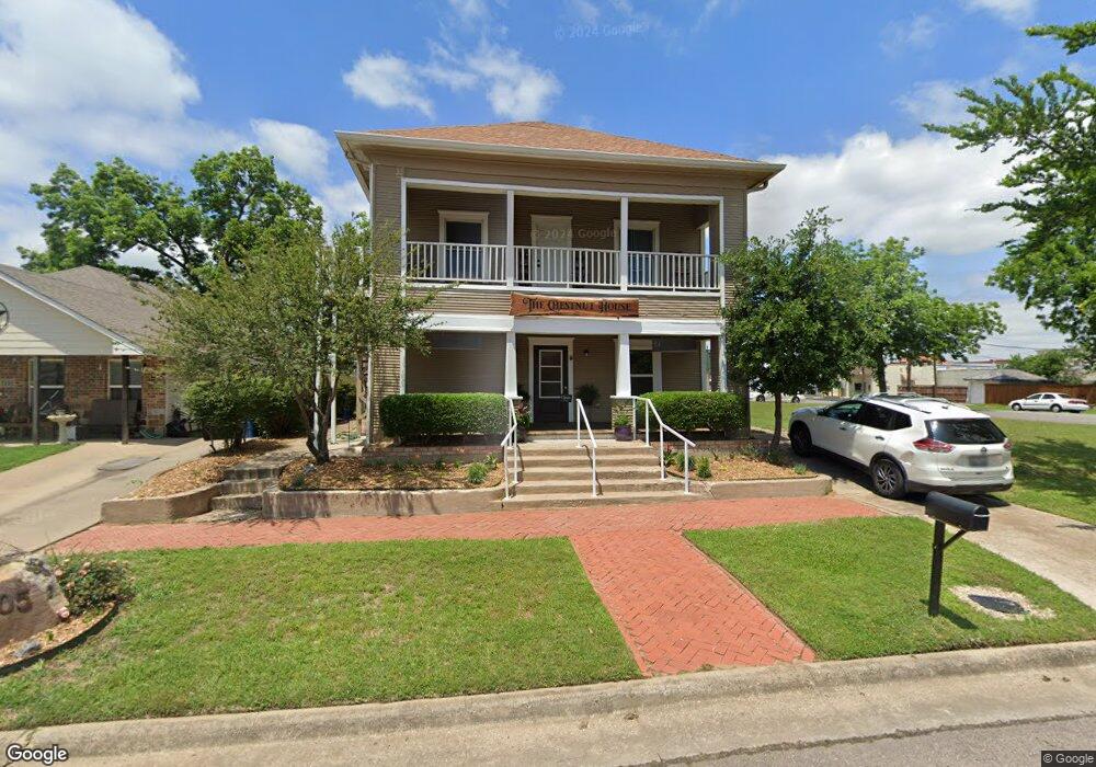705 W Chestnut St, Denison, TX 75020 - photo 1