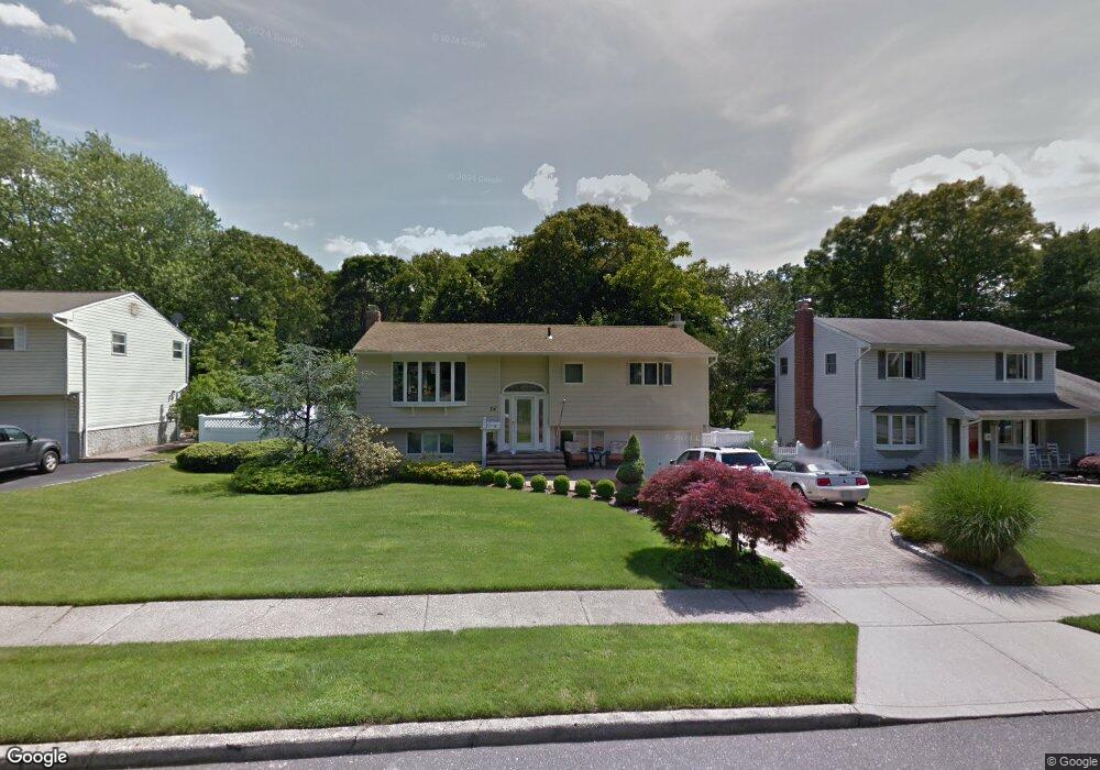 24 Wenmore Rd, ComMacK, NY 11725 - photo 1