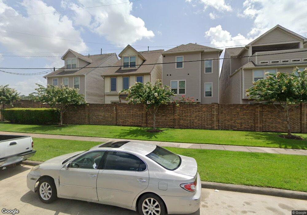 8422 Oak Leaf Point Dr, Houston, TX 77055 - photo 1