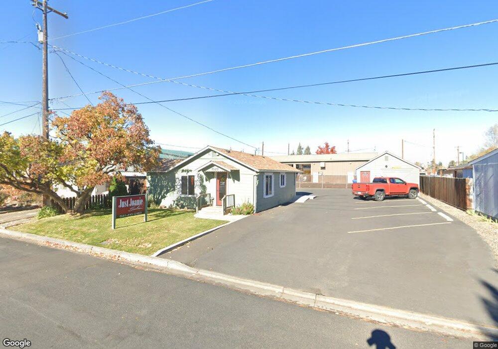 1523 SW Juniper Ave, Redmond, OR 97756 - photo 1