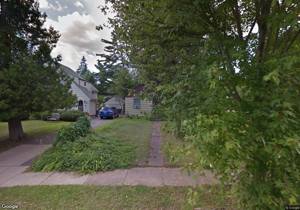 1923 Lakeview Dr, Duluth, MN 55803 - photo 1