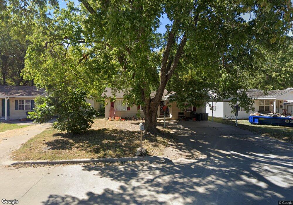 208 N Orphan St, Pryor, OK 74361 - photo 1