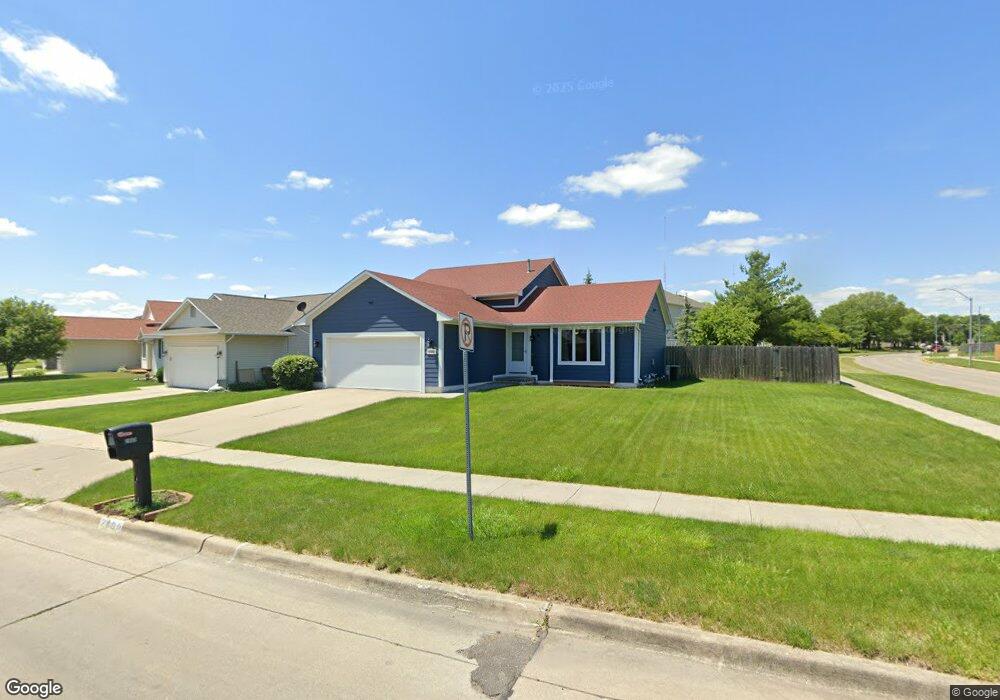 2800 Shadow Creek Ln, Des Moines, IA 50320 - photo 1