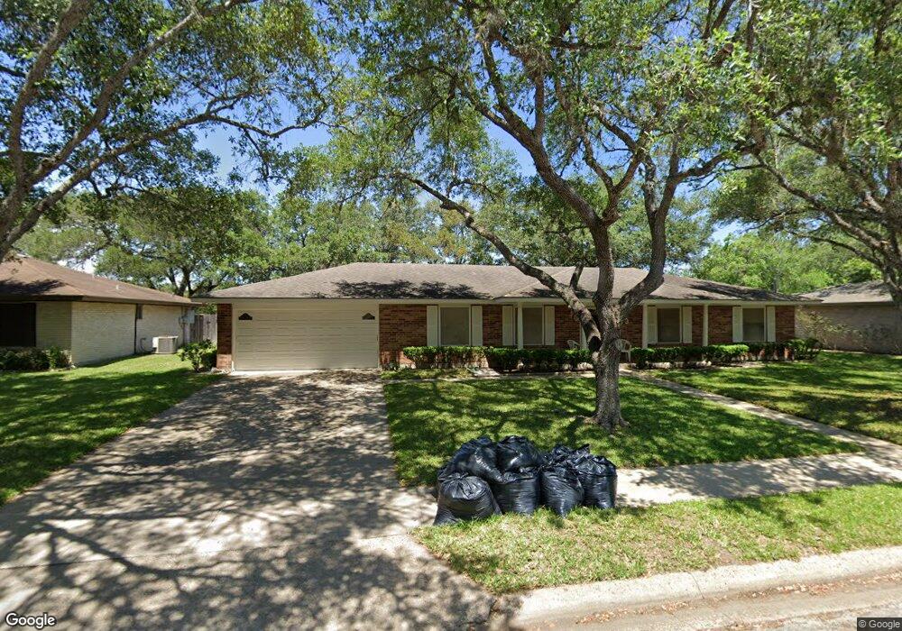 1003 Newhall St, Beeville, TX 78102 - photo 1