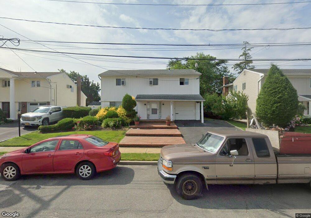 986 Middle Bay Dr, Baldwin, NY 11510 - photo 1