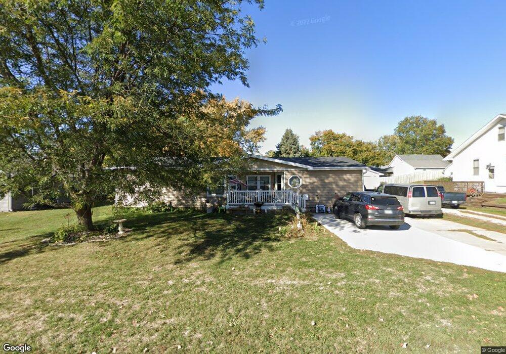 916 N 3rd Ave E, Newton, IA 50208 - photo 1