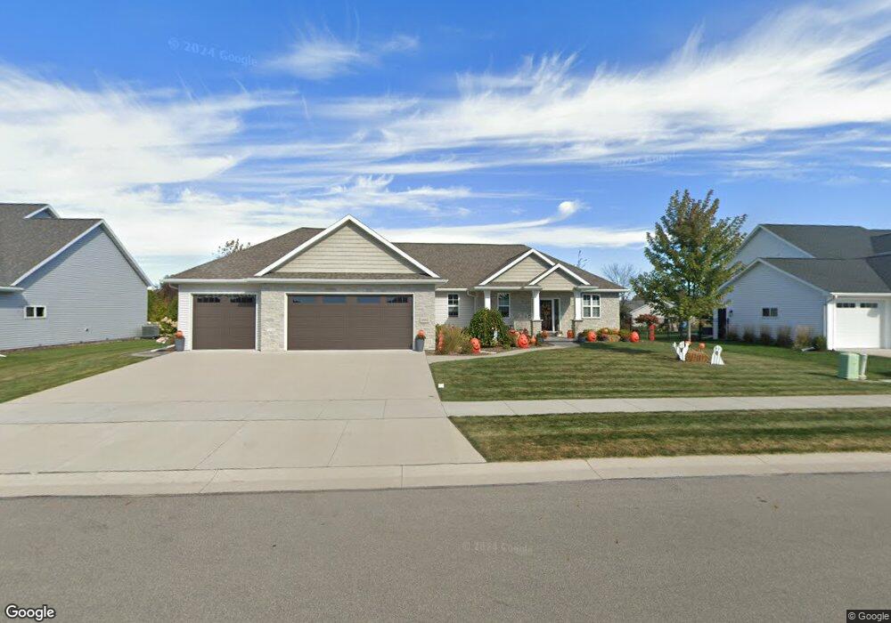 W5662 Hoelzel Way, Appleton, WI 54915 - photo 1