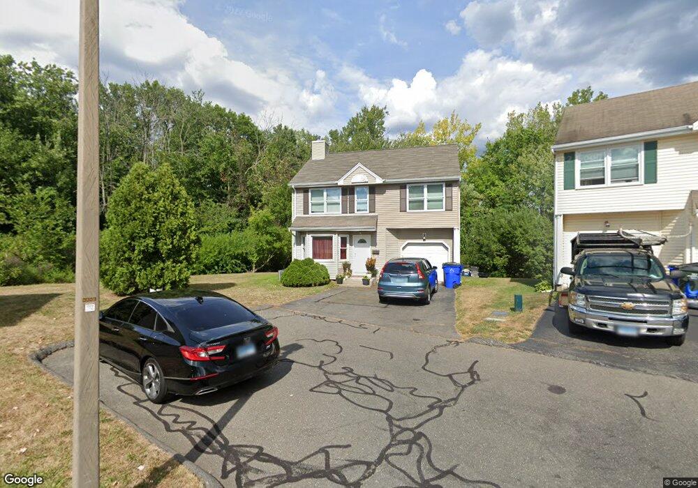 8 Rosemary Ct, West Hartford, CT 06110 - photo 1