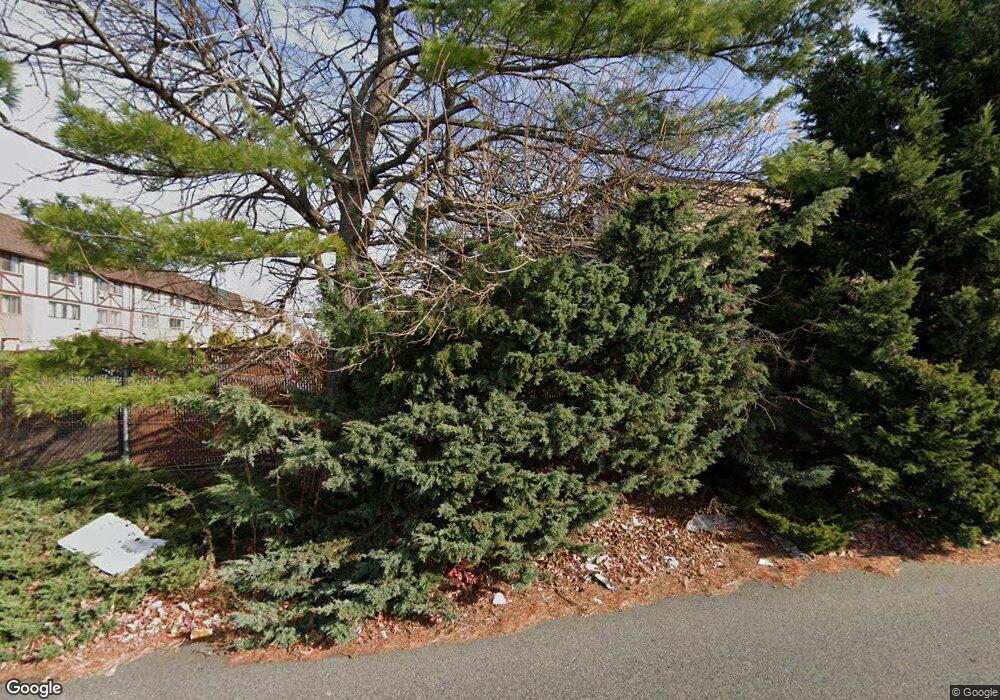 48 Racal Ct unit B2, Staten Island, NY 10314 - photo 1