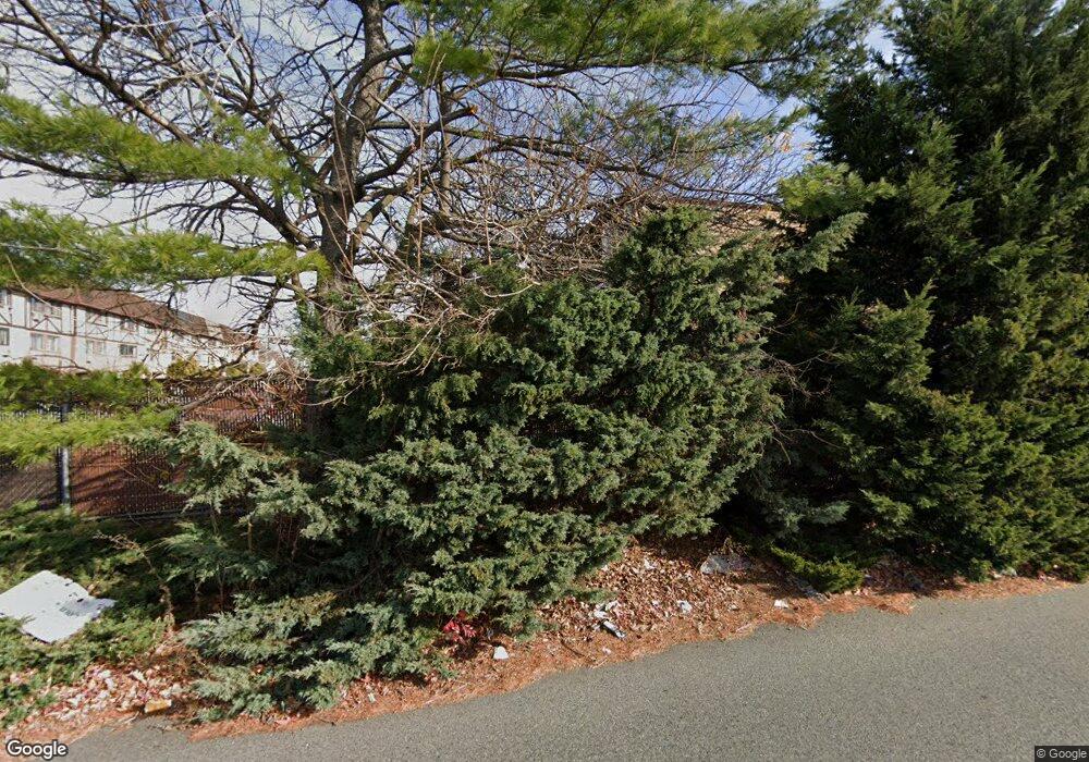 56 Racal Ct unit B1, Staten Island, NY 10314 - photo 1